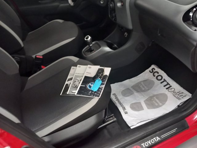 TOYOTA Aygo 5p 1.0 x-play m-mt 72cv