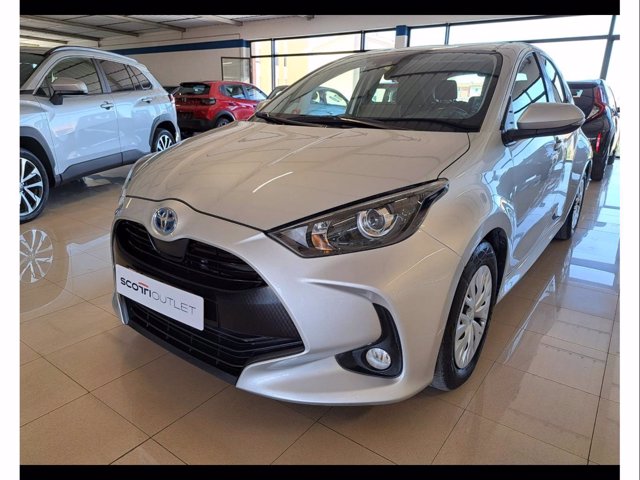 TOYOTA Yaris 1.5h active