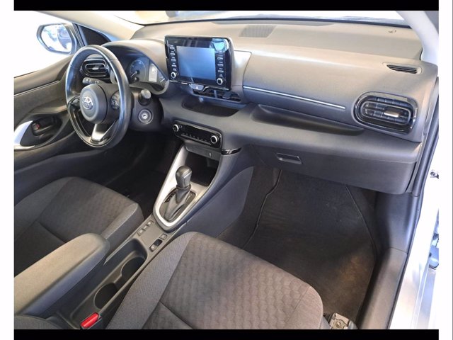 TOYOTA Yaris 1.5h active