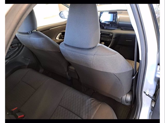 TOYOTA Yaris 1.5h active