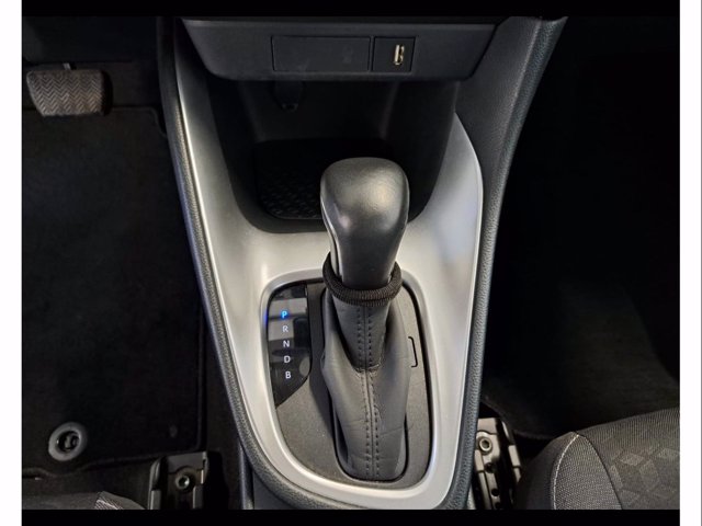 TOYOTA Yaris 1.5h active