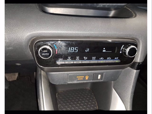 TOYOTA Yaris 1.5h active