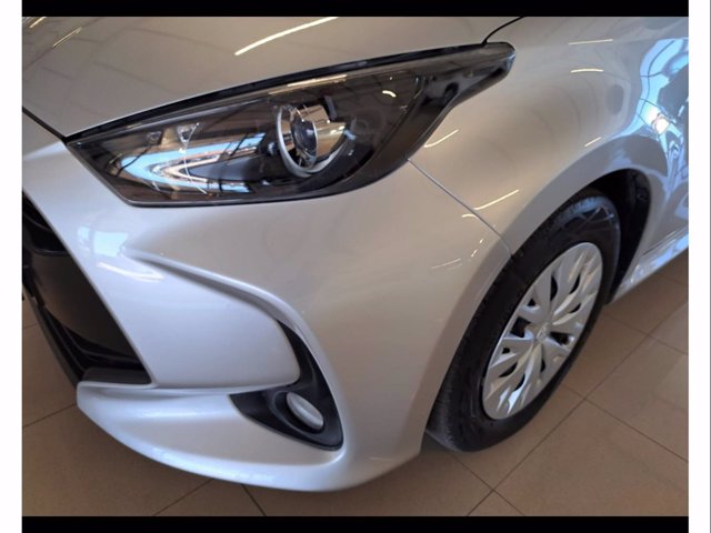 TOYOTA Yaris 1.5h active