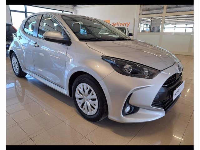 TOYOTA Yaris 1.5h active