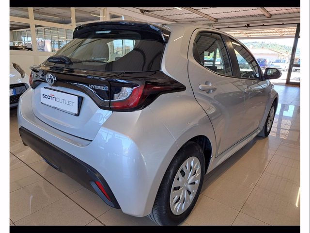 TOYOTA Yaris 1.5h active