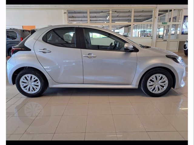 TOYOTA Yaris 1.5h active