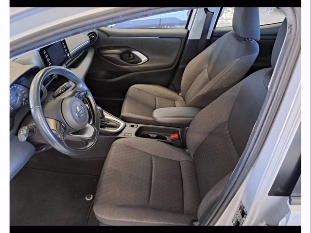 TOYOTA Yaris 1.5h active