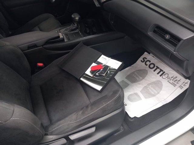 LEXUS Ux 250h 2.0 business 2wd cvt