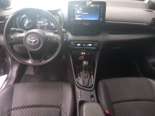 TOYOTA Yaris 1.5h lounge