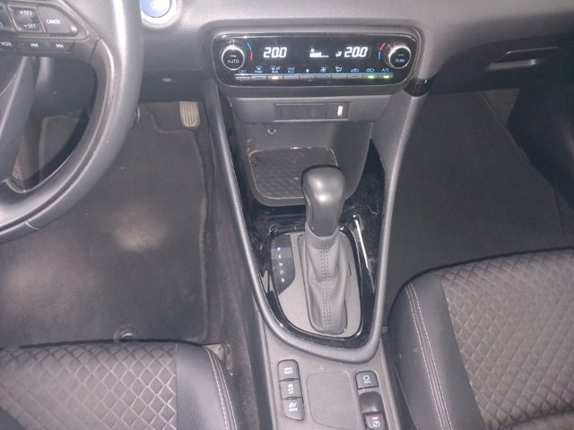 TOYOTA Yaris 1.5h lounge