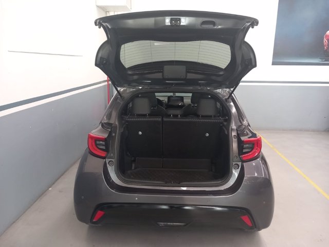 TOYOTA Yaris 1.5h lounge