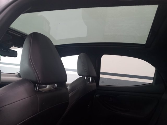 TOYOTA Yaris 1.5h lounge