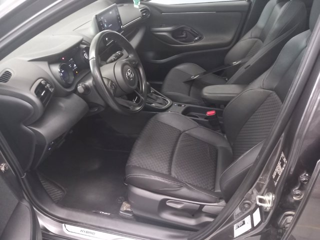 TOYOTA Yaris 1.5h lounge