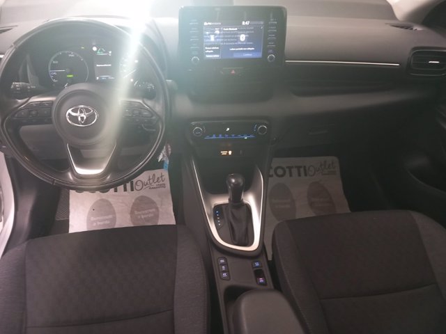 TOYOTA Yaris 1.5h active