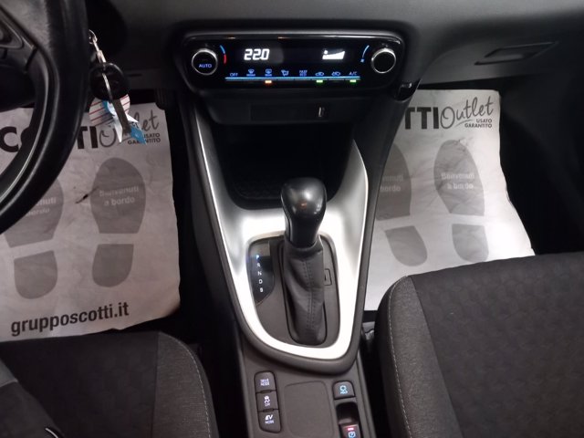 TOYOTA Yaris 1.5h active