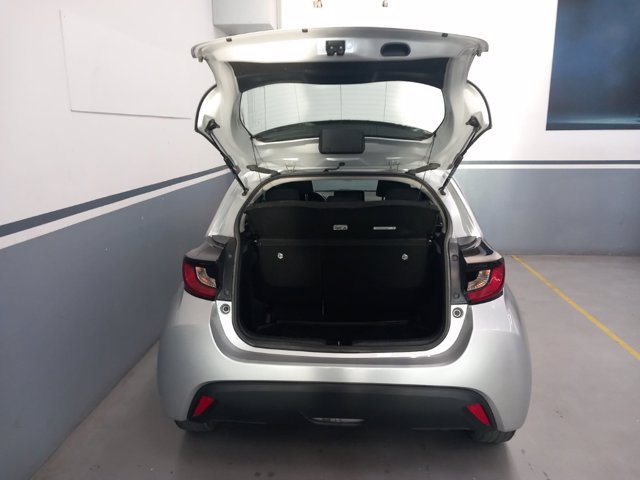 TOYOTA Yaris 1.5h active