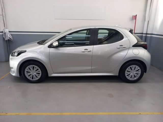 TOYOTA Yaris 1.5h active