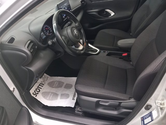 TOYOTA Yaris 1.5h active