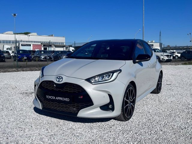 TOYOTA Yaris 1.5h 130 gr sport