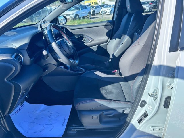 TOYOTA Yaris 1.5h 130 gr sport