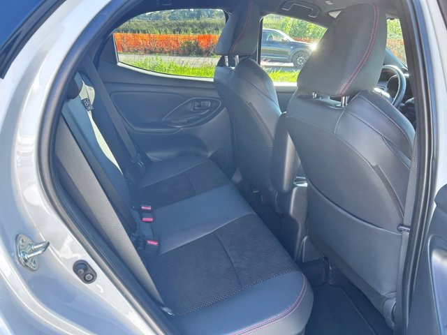 TOYOTA Yaris 1.5h 130 gr sport