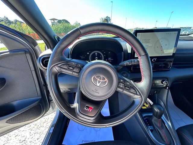 TOYOTA Yaris 1.5h 130 gr sport