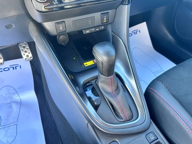 TOYOTA Yaris 1.5h 130 gr sport