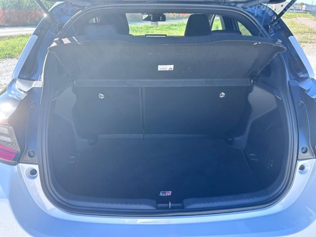 TOYOTA Yaris 1.5h 130 gr sport