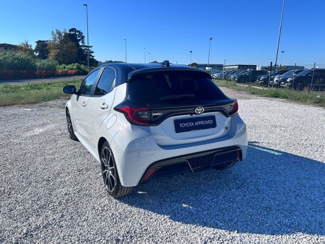 TOYOTA Yaris 1.5h 130 gr sport