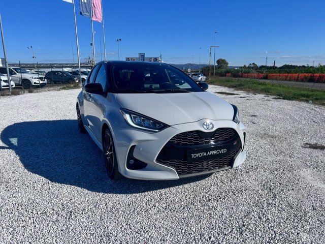 TOYOTA Yaris 1.5h 130 gr sport