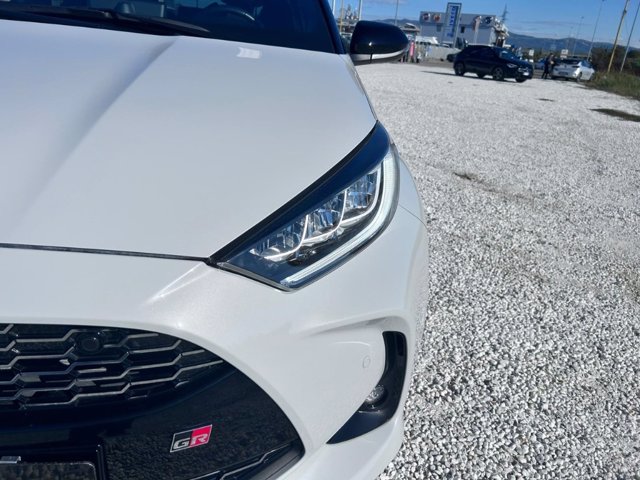 TOYOTA Yaris 1.5h 130 gr sport