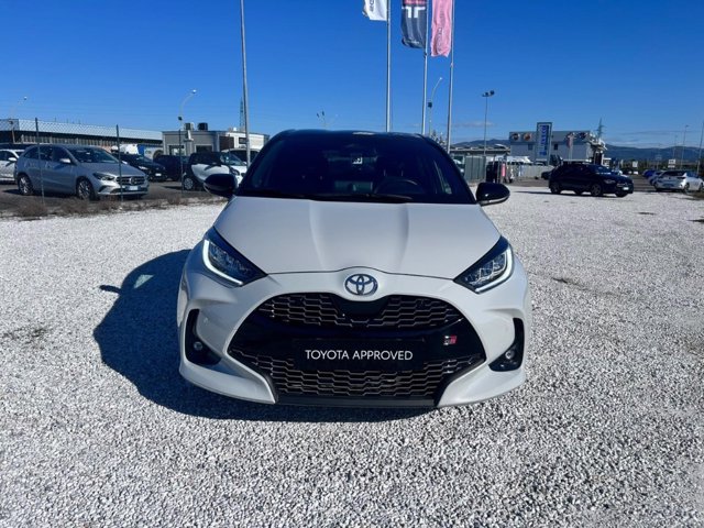 TOYOTA Yaris 1.5h 130 gr sport