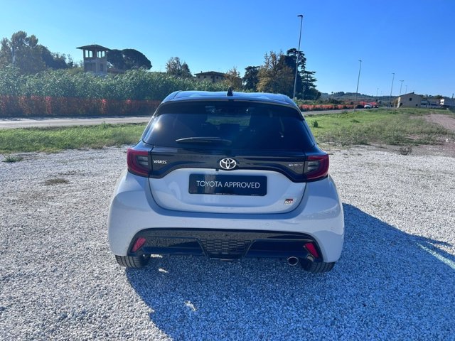 TOYOTA Yaris 1.5h 130 gr sport