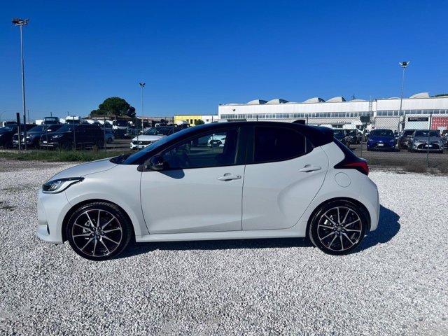 TOYOTA Yaris 1.5h 130 gr sport
