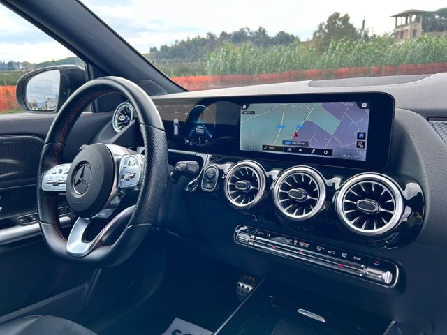 MERCEDES Gla 200 d business auto