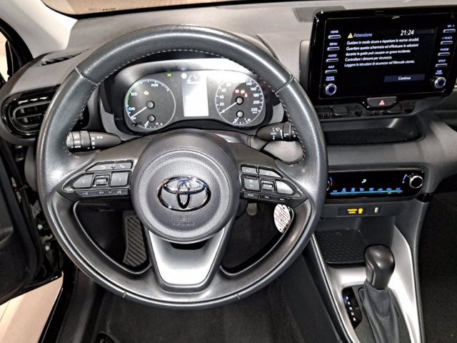 TOYOTA Yaris 1.5h active