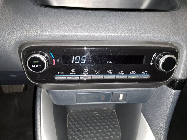 TOYOTA Yaris 1.5h active