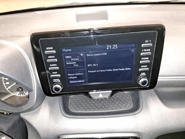 TOYOTA Yaris 1.5h active