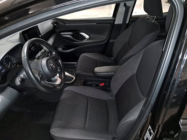 TOYOTA Yaris 1.5h active