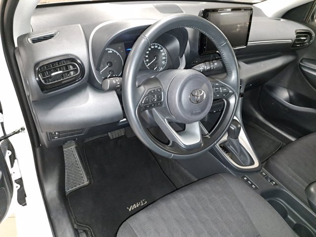 TOYOTA Yaris 1.5h active