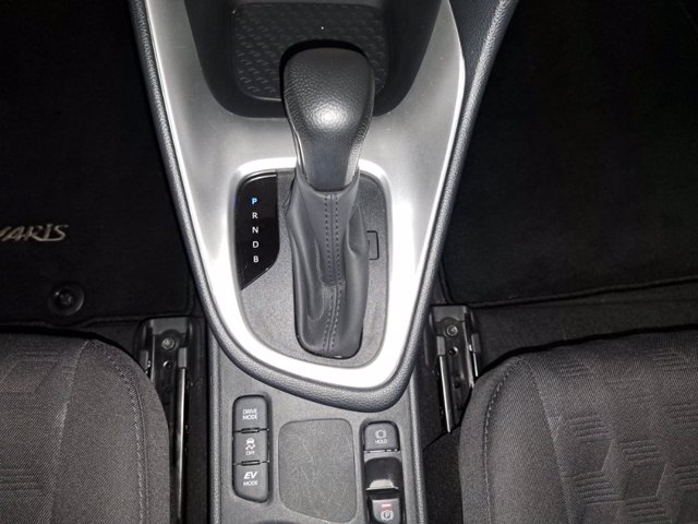 TOYOTA Yaris 1.5h active