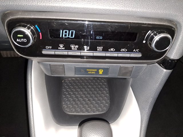 TOYOTA Yaris 1.5h active