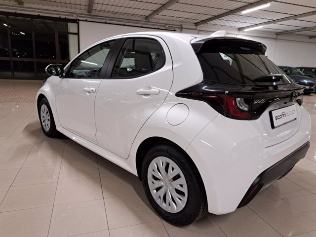 TOYOTA Yaris 1.5h active