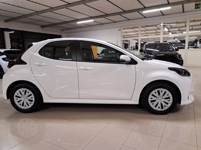 TOYOTA Yaris 1.5h active
