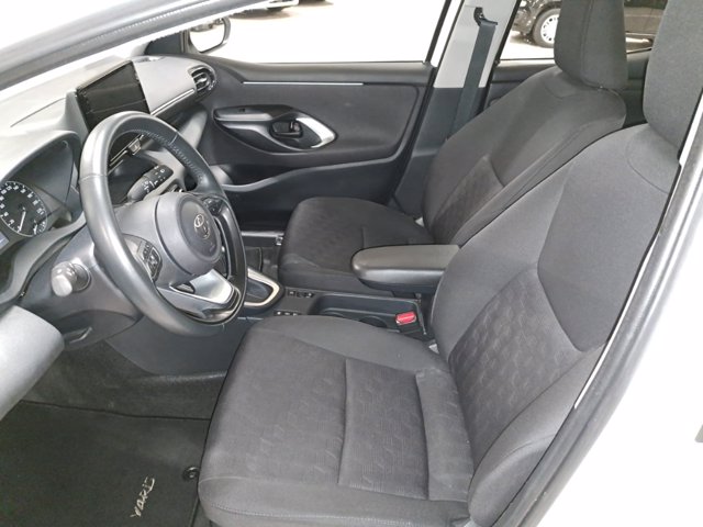 TOYOTA Yaris 1.5h active