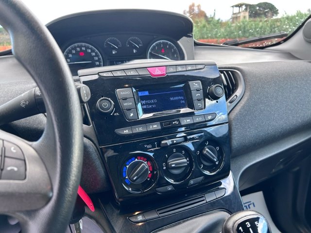 LANCIA Ypsilon 1.0 FireFly 5 porte S&S Hybrid Ecochic Silver