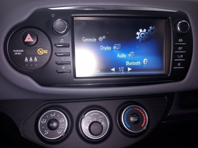 TOYOTA Yaris 5p 1.0 lounge my18