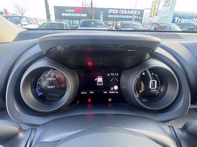 TOYOTA Yaris 1.0 trend