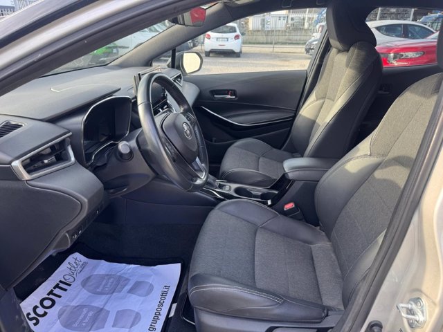 TOYOTA Corolla 1.8h style cvt