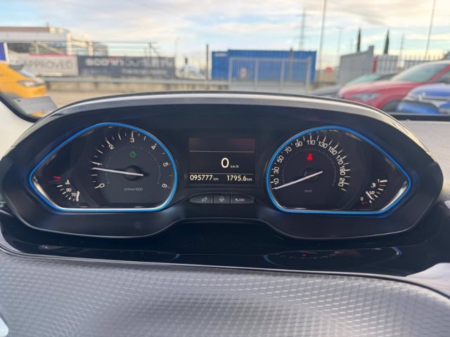 PEUGEOT 2008 1.6 bluehdi allure 100cv